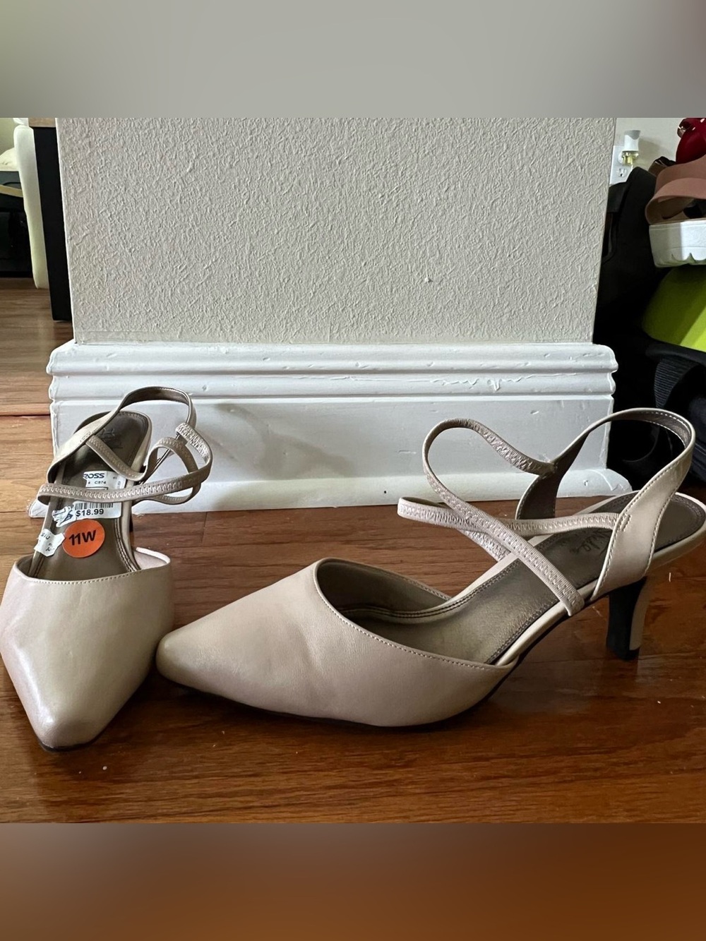 Women’s Pointed Toe Strappy Pump - Beige